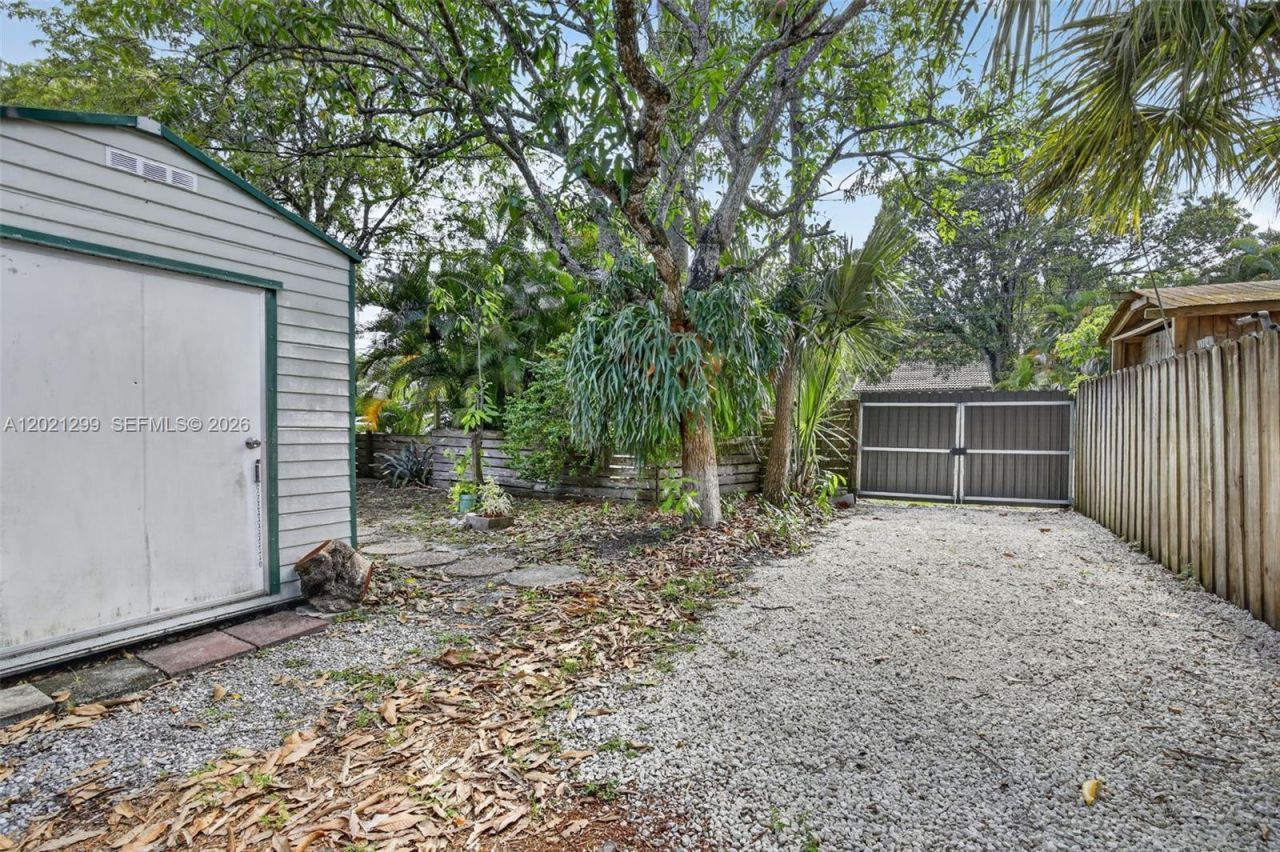 2048 SW 28th Ter, Fort Lauderdale, FL 33312 Photo