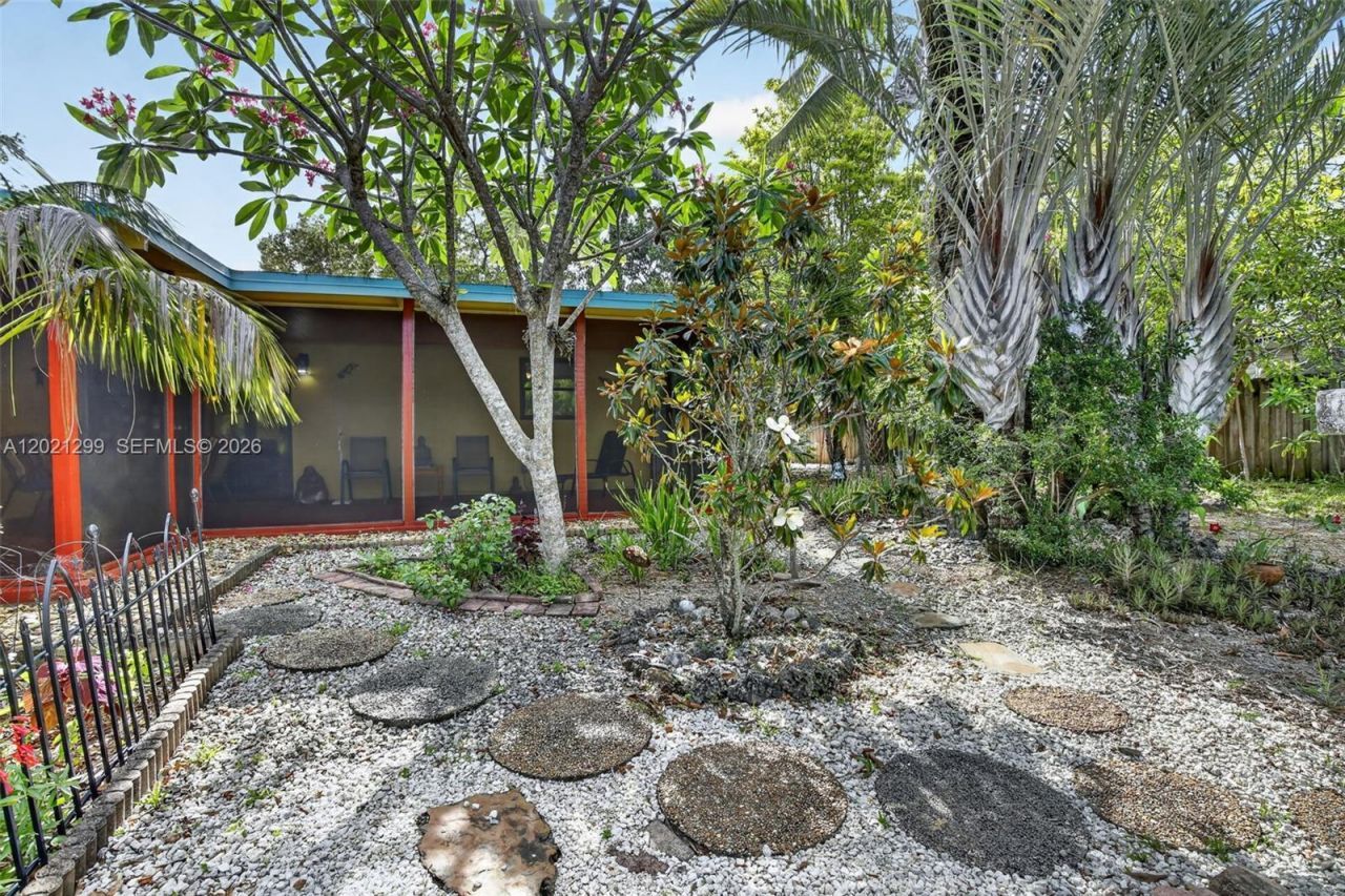 2048 SW 28th Ter, Fort Lauderdale, FL 33312 Photo