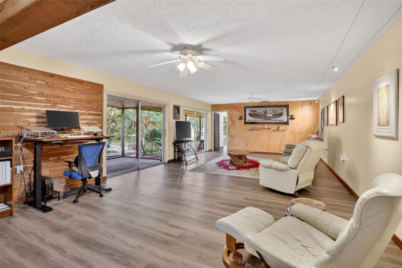 2048 SW 28th Ter, Fort Lauderdale, FL 33312 Photo