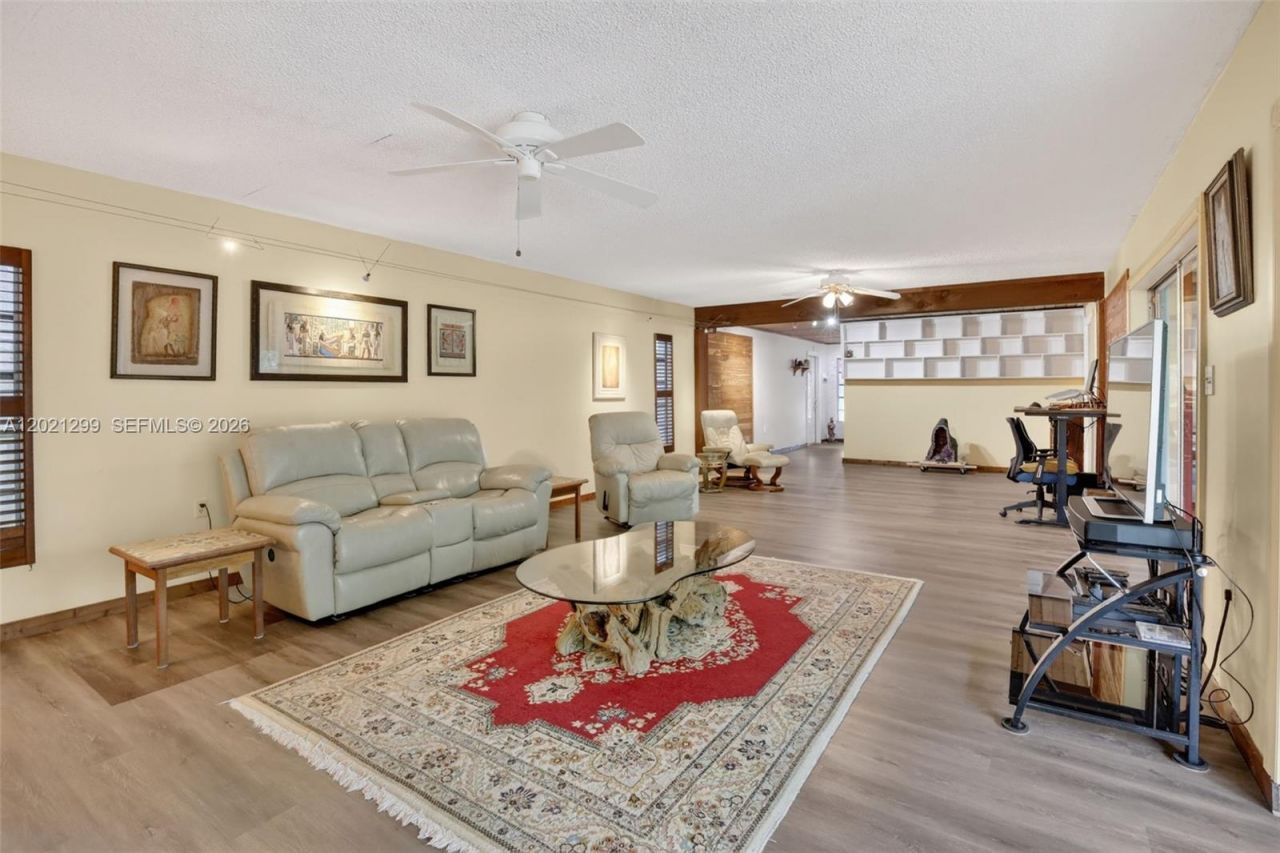 2048 SW 28th Ter, Fort Lauderdale, FL 33312 Photo