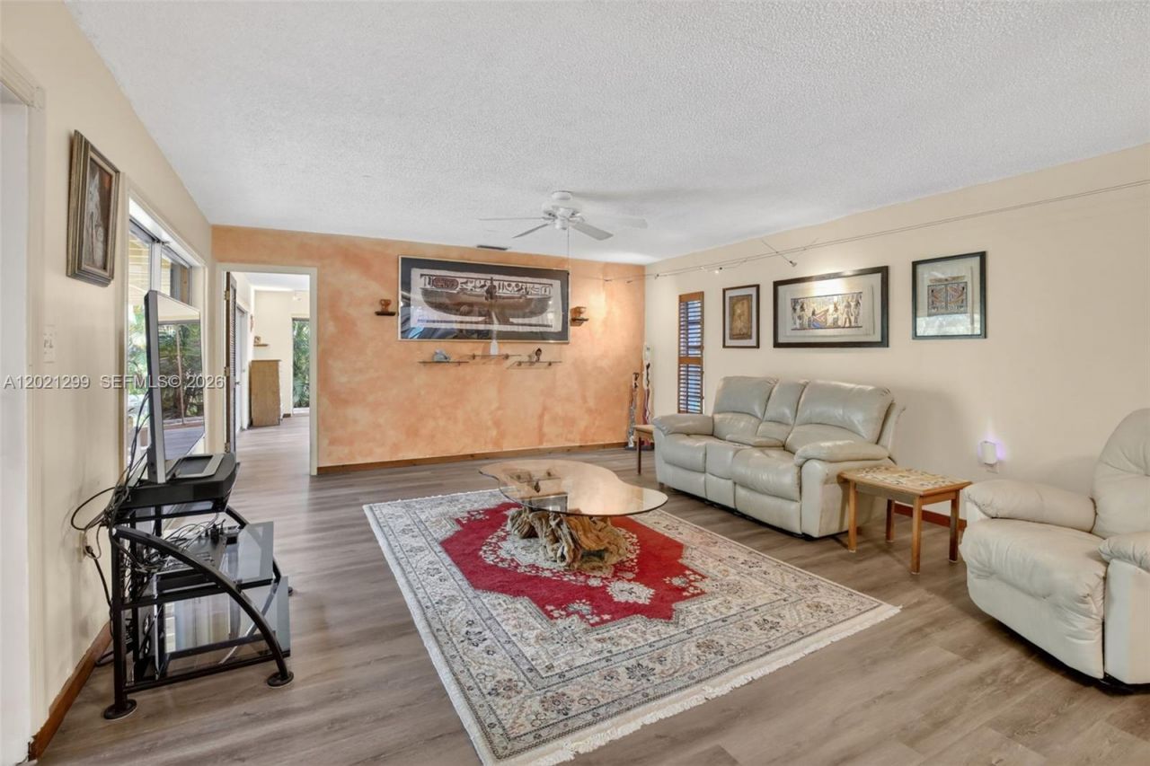 2048 SW 28th Ter, Fort Lauderdale, FL 33312 Photo