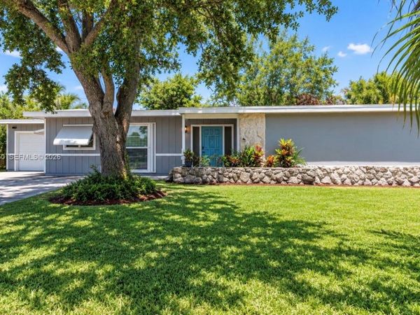 982 SW Airoso Blvd, Port St. Lucie, FL 34983
