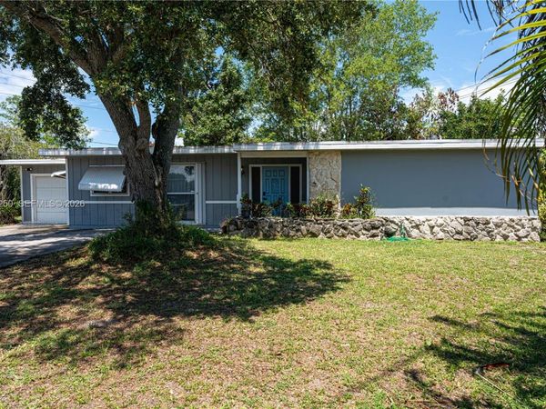 982 SW Airoso Blvd, Port St. Lucie, FL 34983