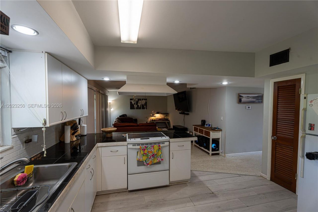 982 SW Airoso Blvd, Port Saint Lucie, FL 34983 Photo