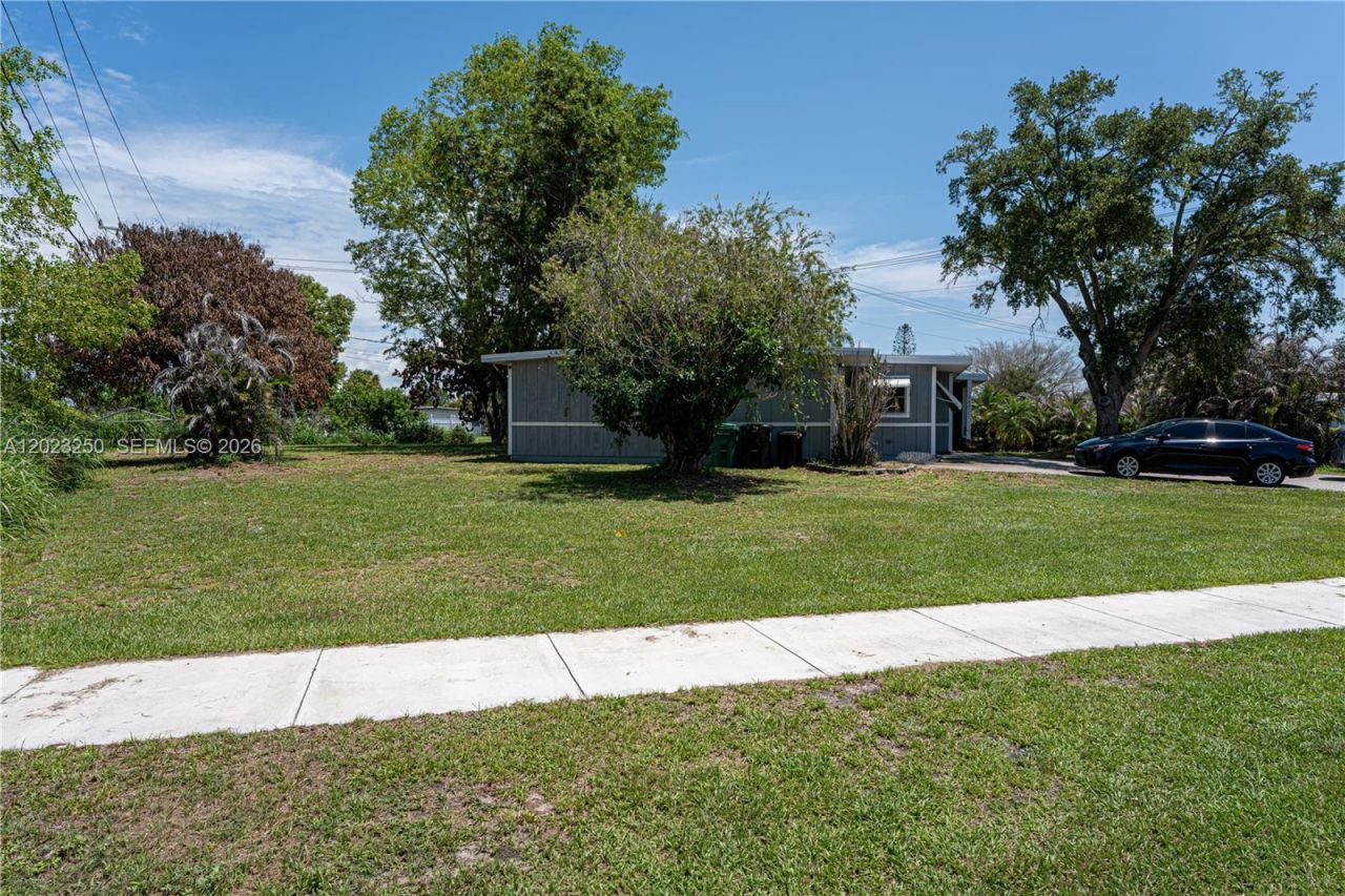 982 SW Airoso Blvd, Port Saint Lucie, FL 34983 Photo