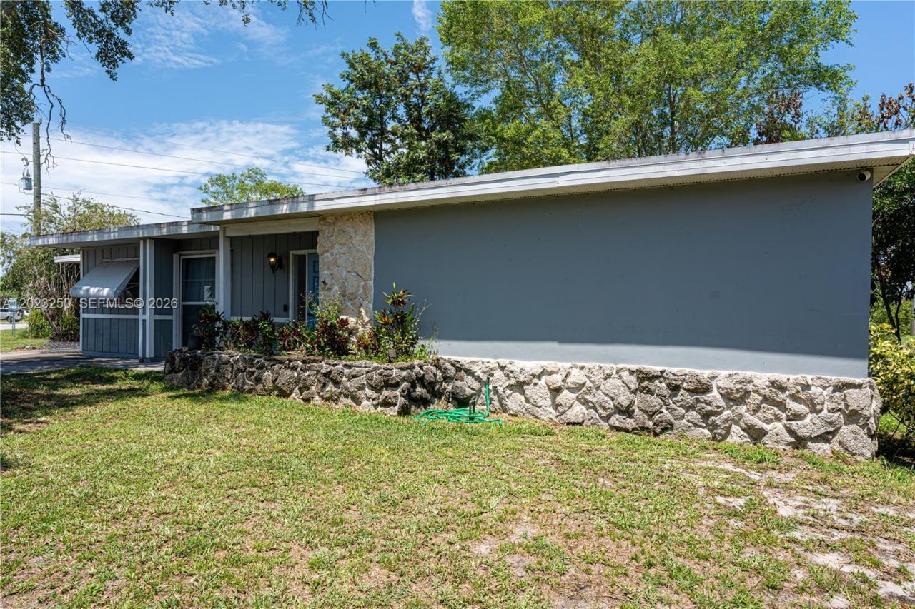 982 SW Airoso Blvd, Port Saint Lucie, FL 34983 Photo