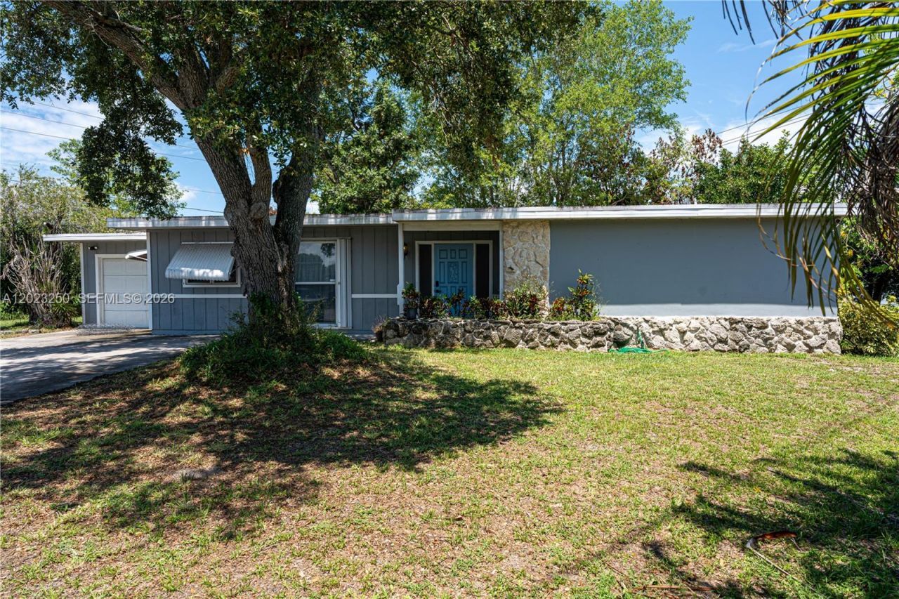 982 SW Airoso Blvd , Port Saint Lucie, FL 34983 Photo