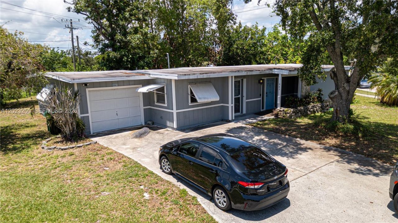 982 SW Airoso Blvd, Port Saint Lucie, FL 34983 Photo