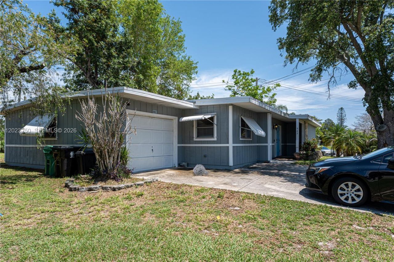 982 SW Airoso Blvd, Port Saint Lucie, FL 34983 Photo