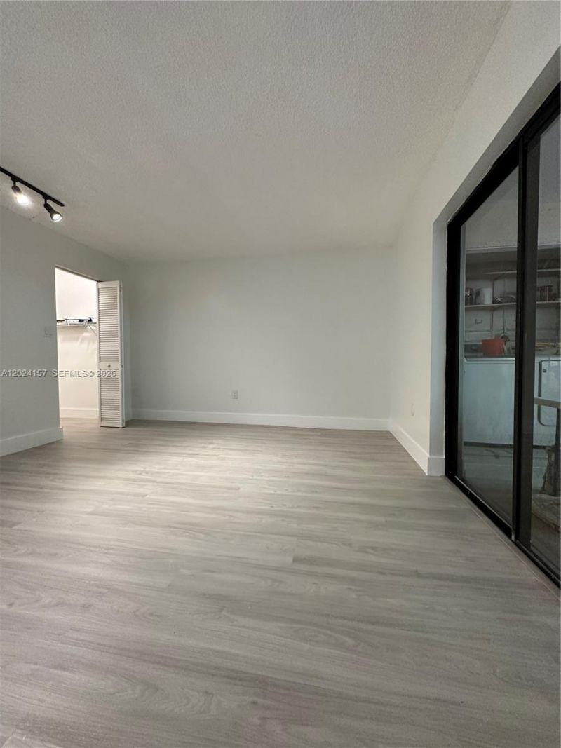 10813 NW 7th St , Unit 5-11, Miami, FL 33172 Photo