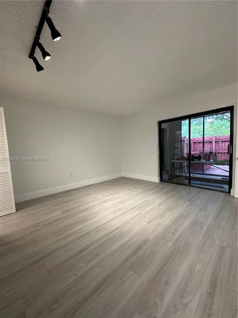 10813 NW 7th St , Unit 5-11, Miami, FL 33172 Photo