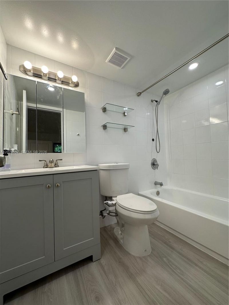 10813 NW 7th St , Unit 5-11, Miami, FL 33172 Photo
