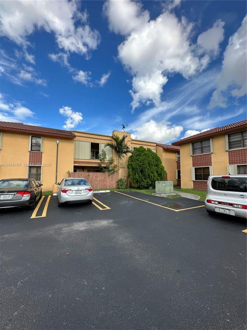 10813 NW 7th St , Unit 5-11, Miami, FL 33172 Photo