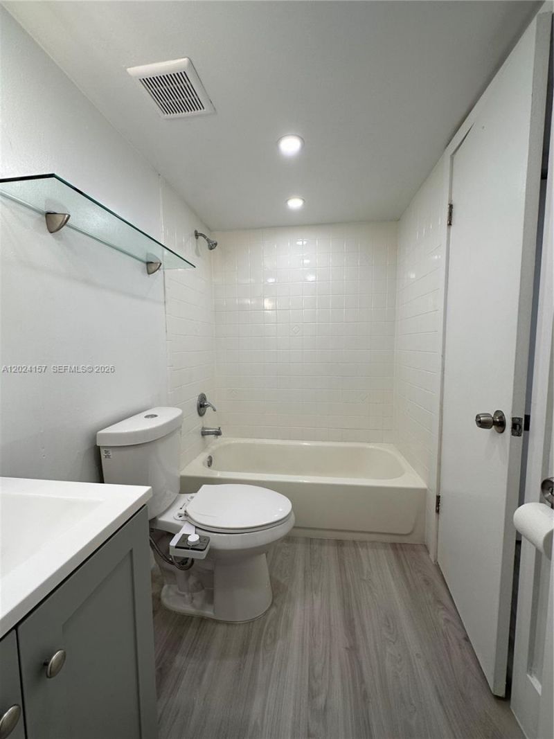 10813 NW 7th St , Unit 5-11, Miami, FL 33172 Photo