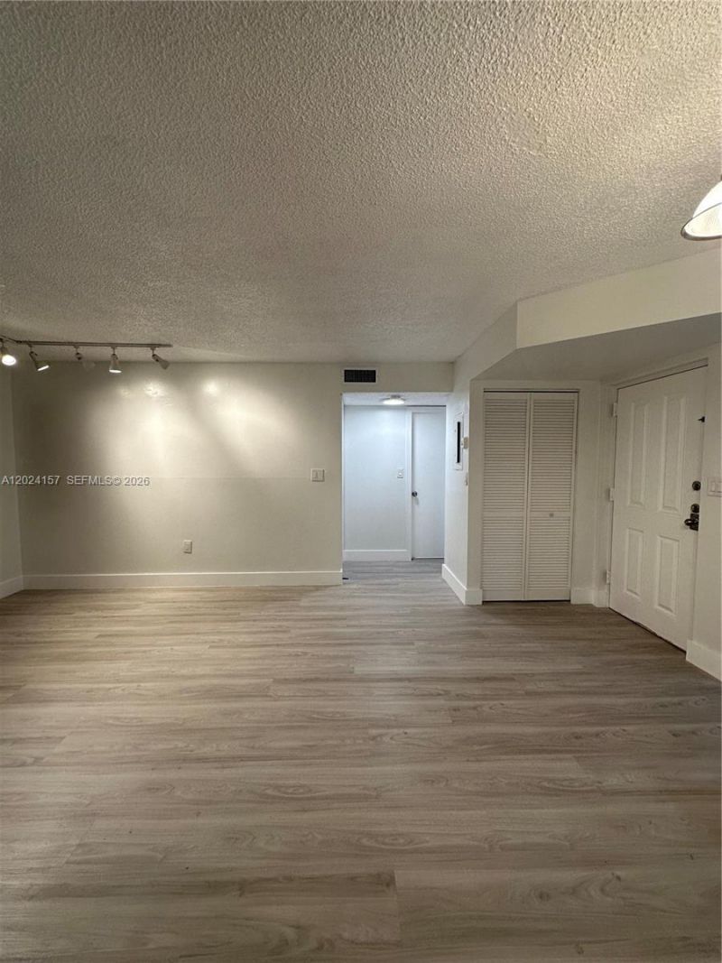10813 NW 7th St , Unit 5-11, Miami, FL 33172 Photo