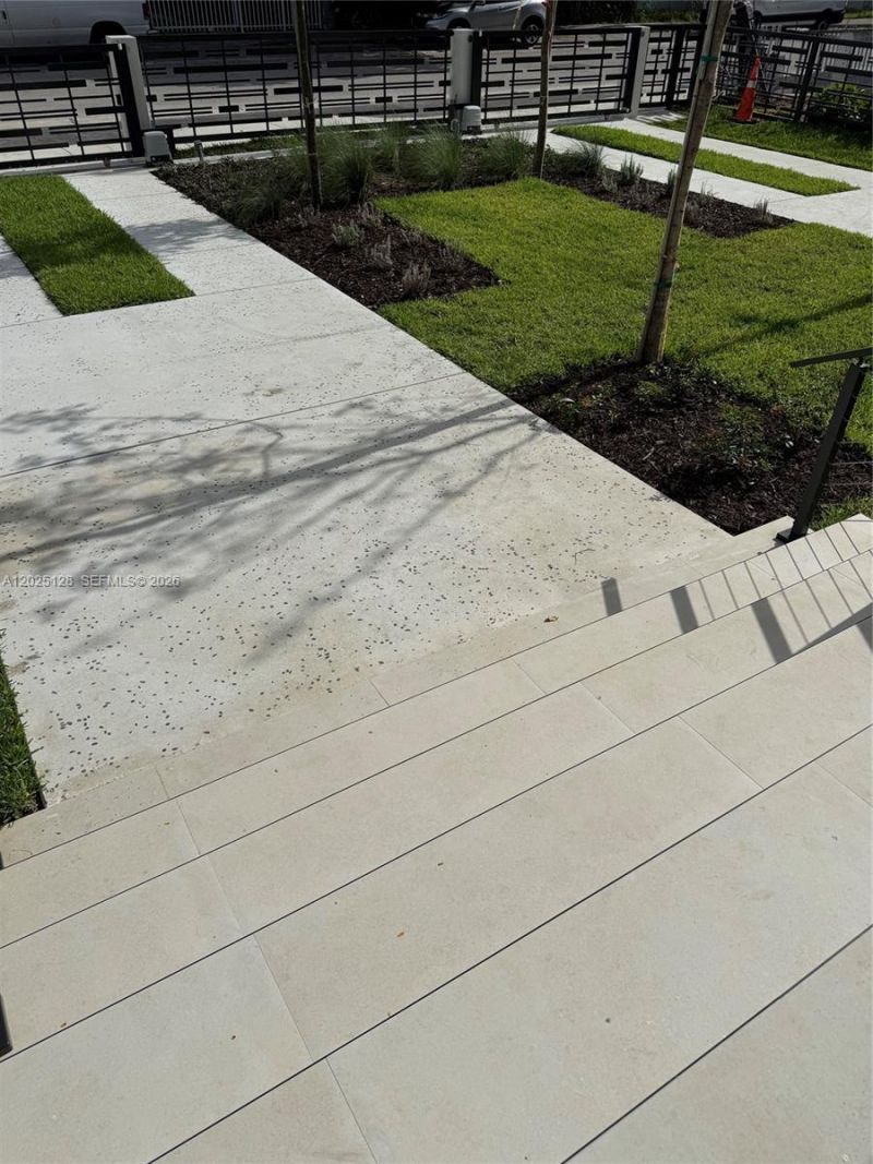 1924 NW 27th St, Miami, FL 33142 Photo