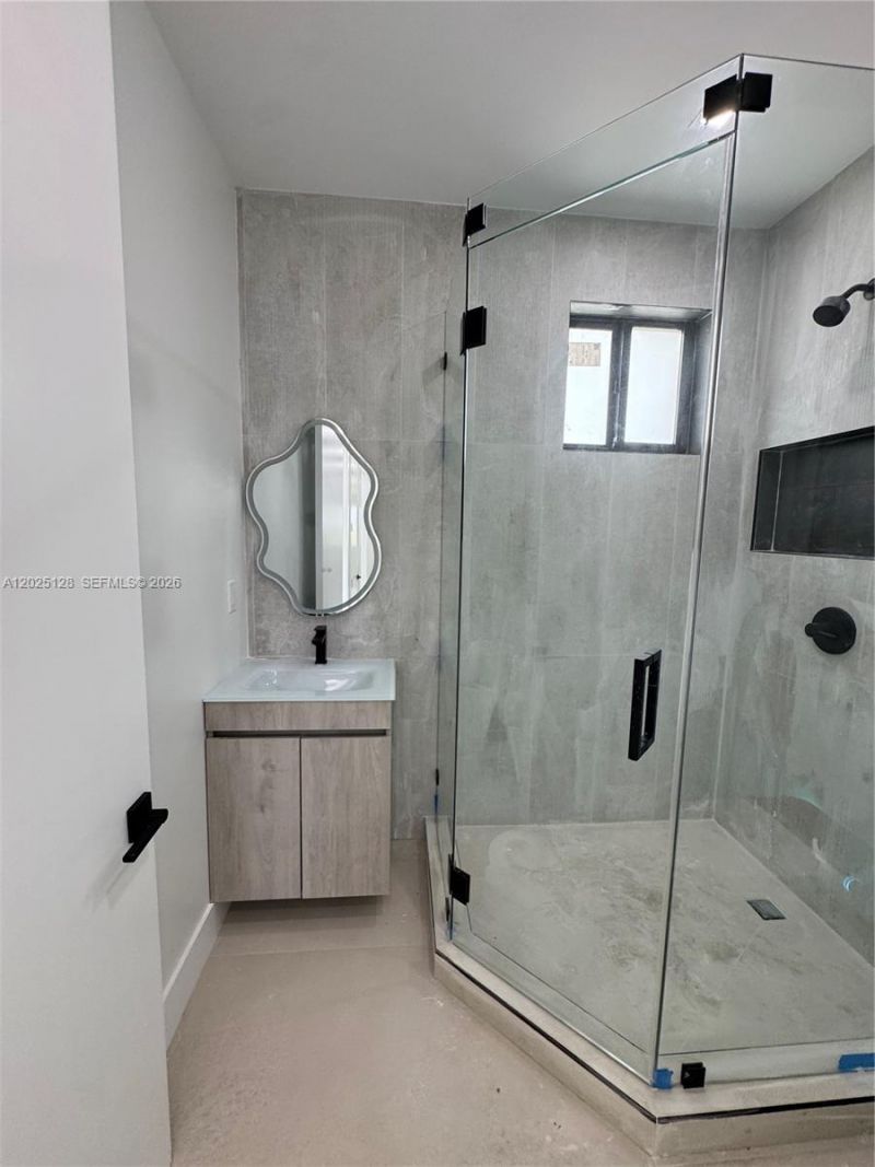 1924 NW 27th St, Miami, FL 33142 Photo