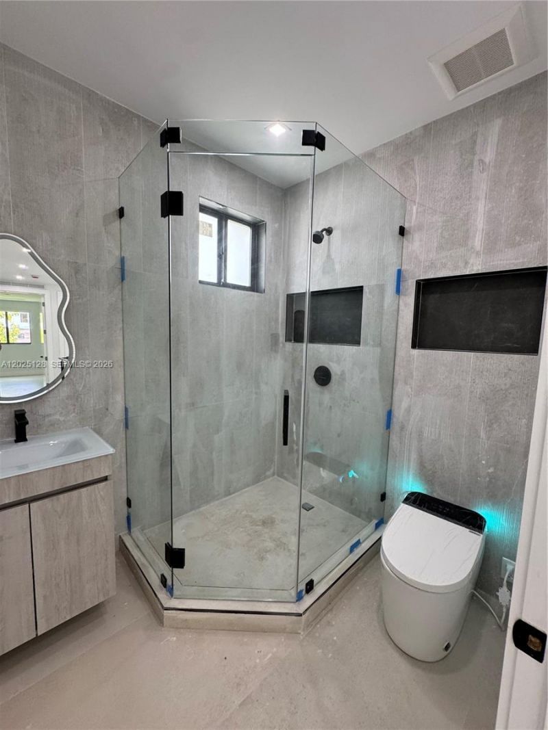 1924 NW 27th St, Miami, FL 33142 Photo