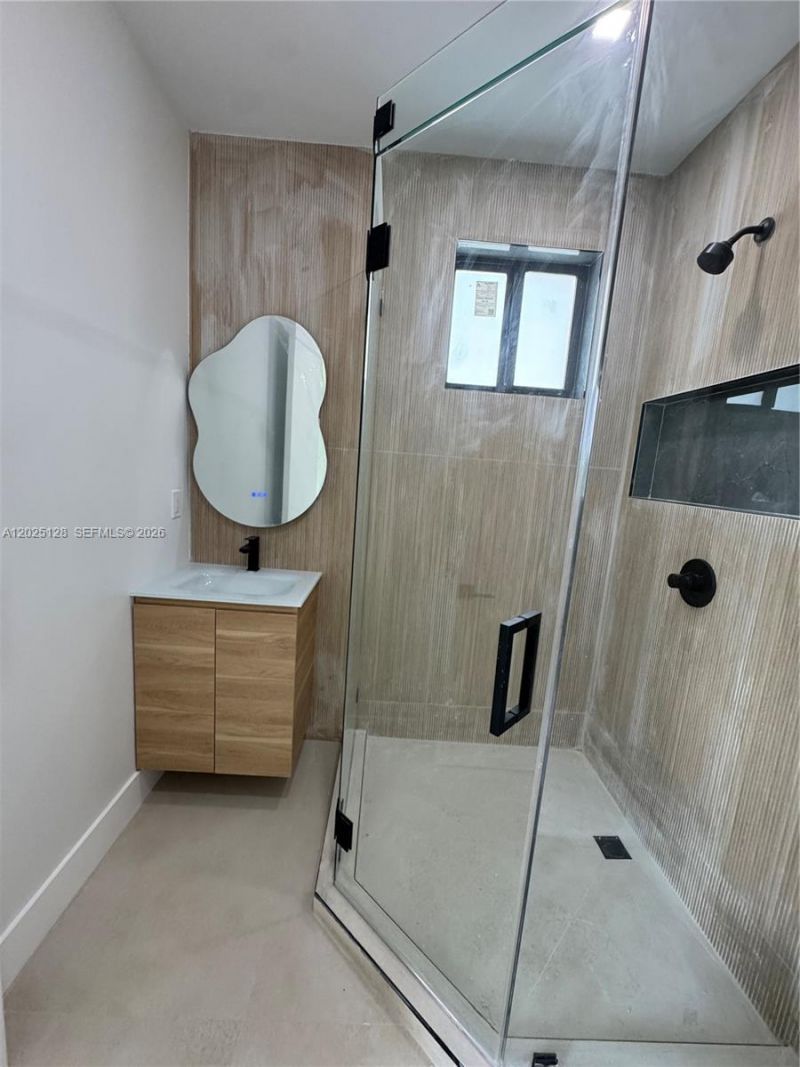 1924 NW 27th St, Miami, FL 33142 Photo