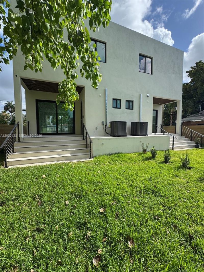 1924 NW 27th St, Miami, FL 33142 Photo