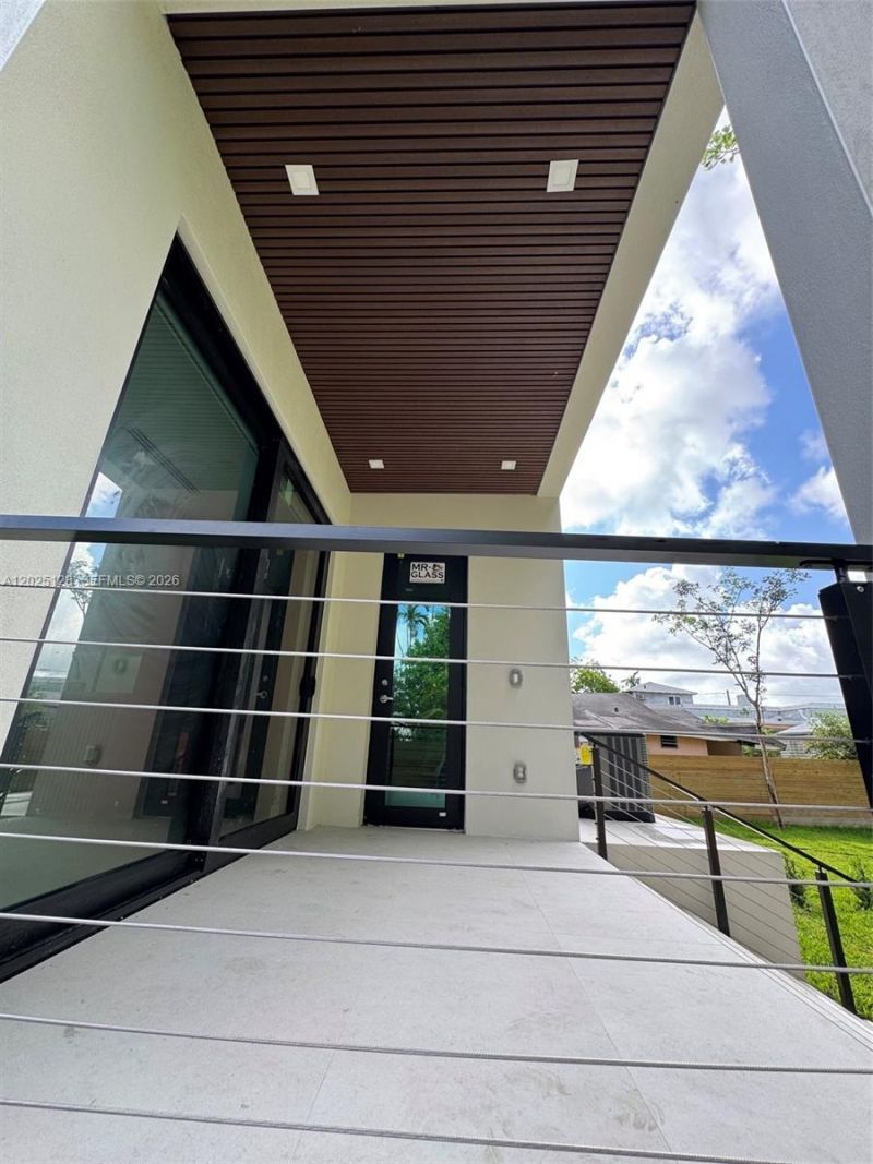 1924 NW 27th St, Miami, FL 33142 Photo