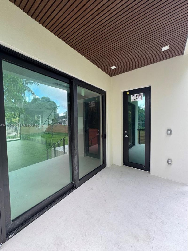 1924 NW 27th St, Miami, FL 33142 Photo