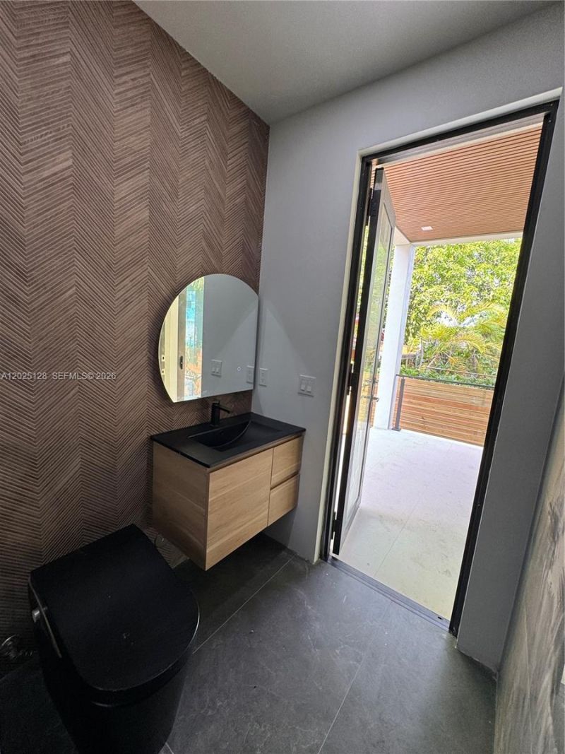 1924 NW 27th St, Miami, FL 33142 Photo