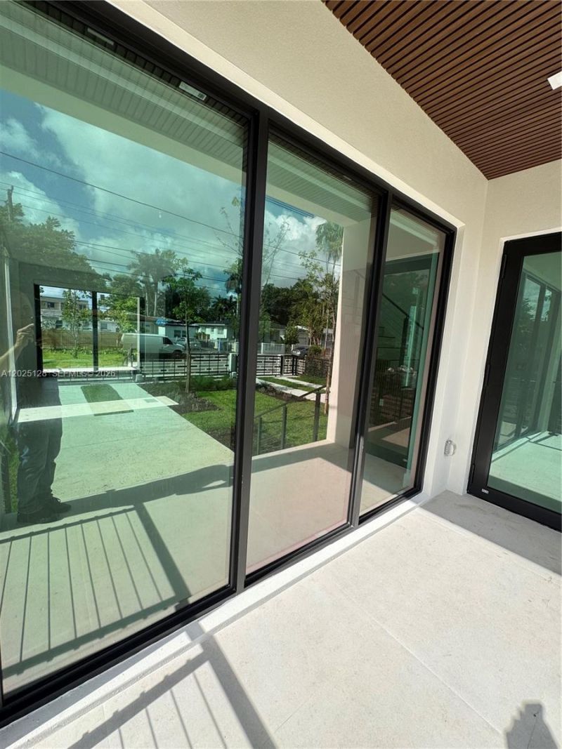 1924 NW 27th St, Miami, FL 33142 Photo