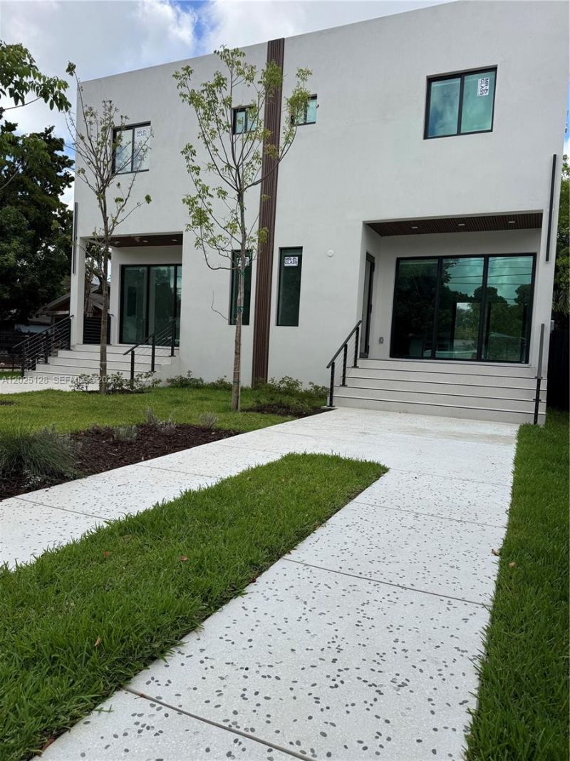 1924 NW 27th St, Miami, FL 33142 Photo