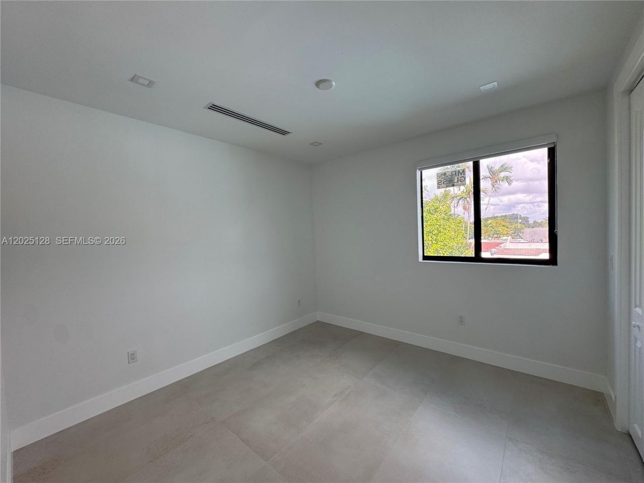 1924 NW 27th St, Miami, FL 33142 Photo