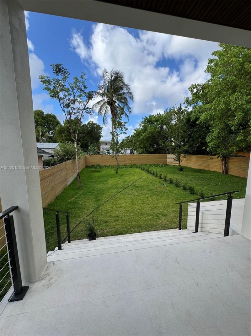 1924 NW 27th St, Miami, FL 33142 Photo