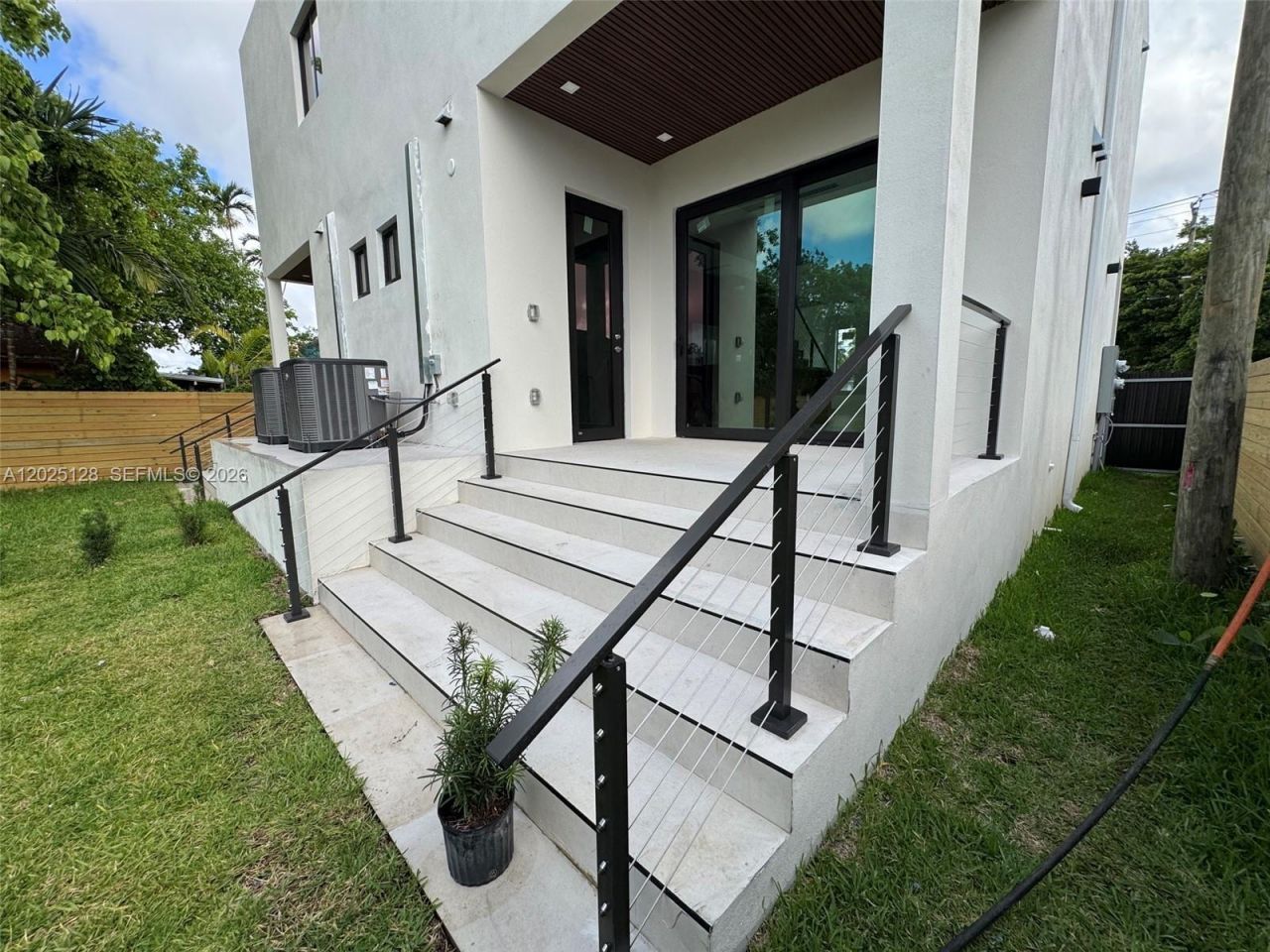 1924 NW 27th St, Miami, FL 33142 Photo