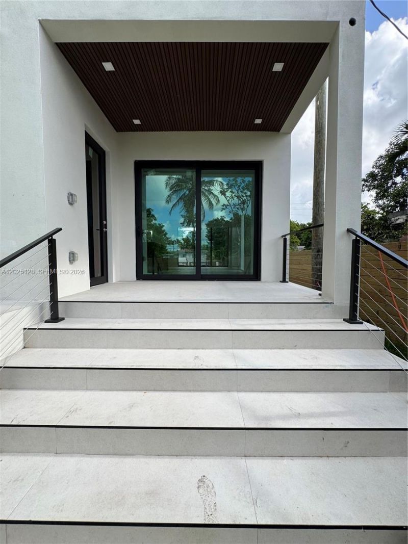 1924 NW 27th St, Miami, FL 33142 Photo