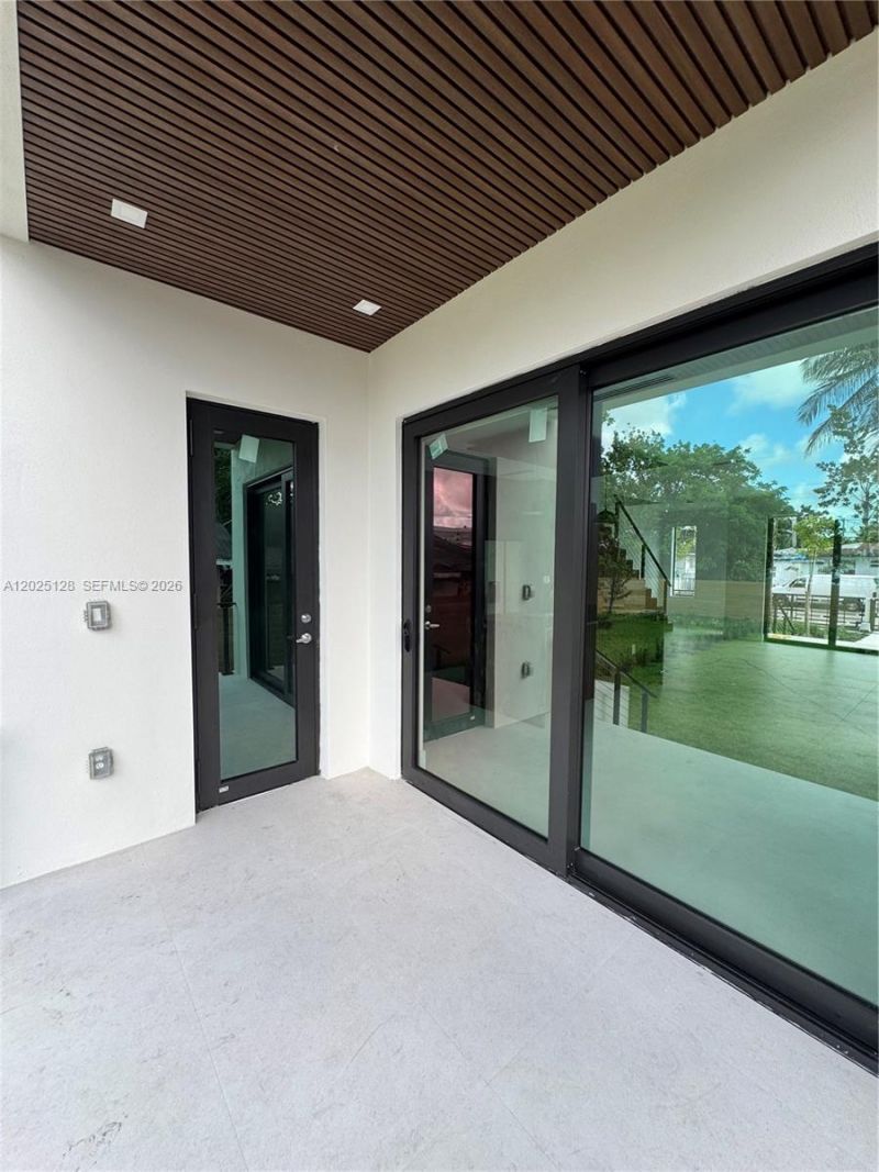 1924 NW 27th St, Miami, FL 33142 Photo