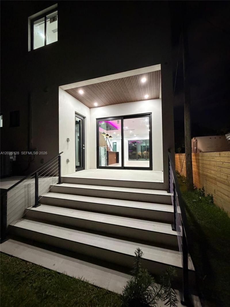 1924 NW 27th St, Miami, FL 33142 Photo