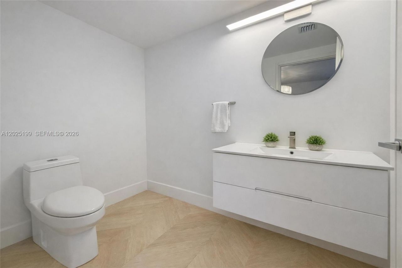 1300 Brickell Bay Dr , Unit 3408, Miami, FL 33131 Photo