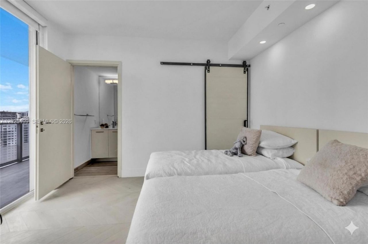 1300 Brickell Bay Dr , Unit 3408, Miami, FL 33131 Photo