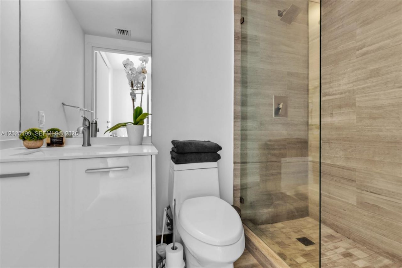 1300 Brickell Bay Dr , Unit 3408, Miami, FL 33131 Photo
