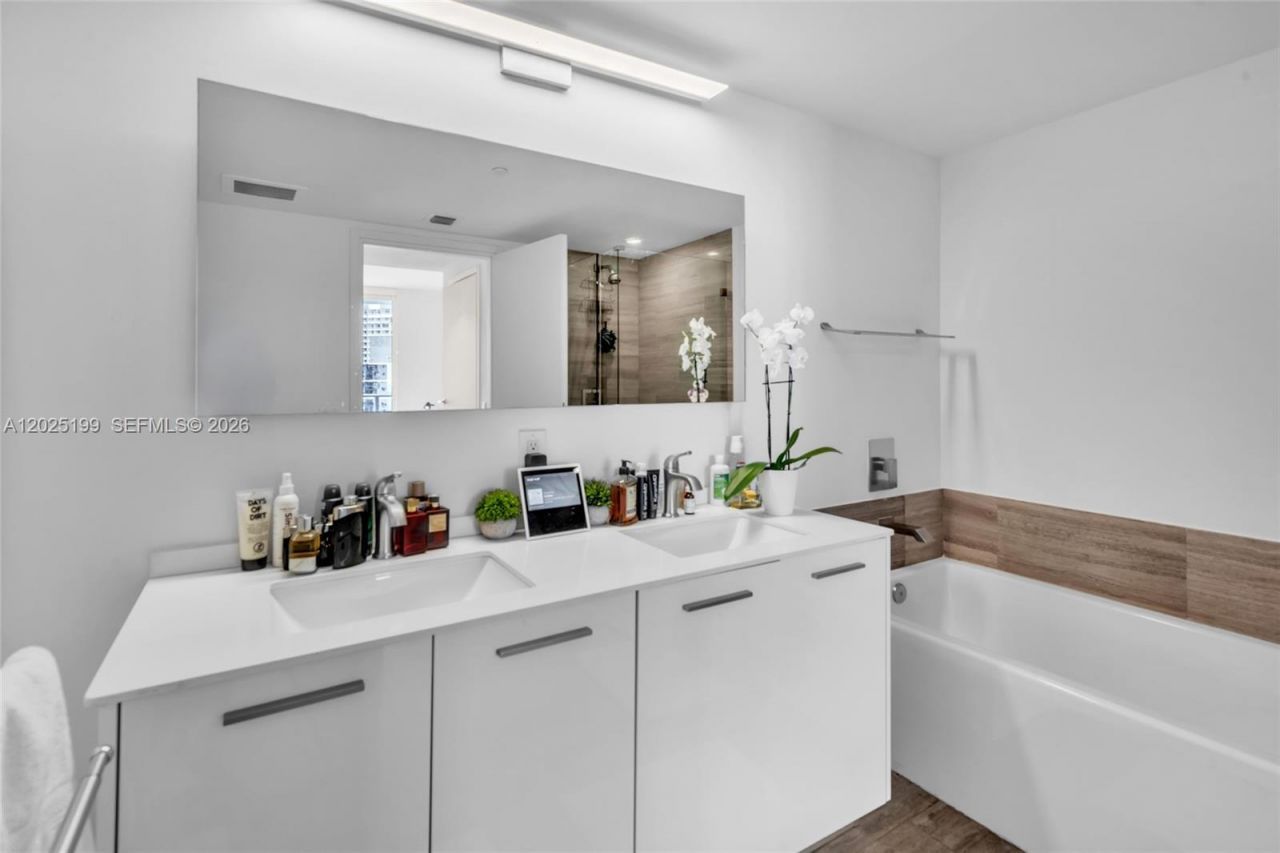 1300 Brickell Bay Dr , Unit 3408, Miami, FL 33131 Photo