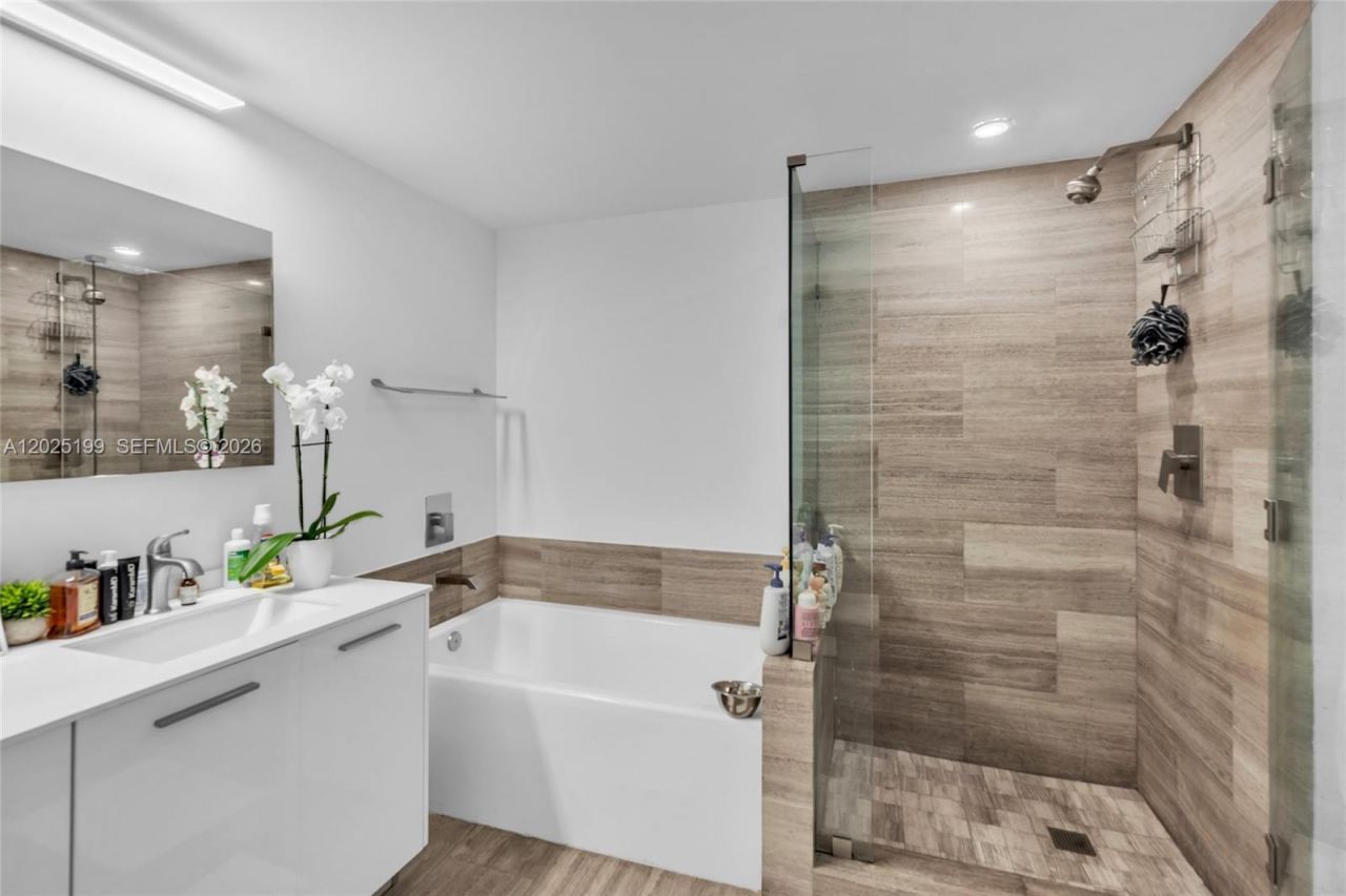1300 Brickell Bay Dr , Unit 3408, Miami, FL 33131 Photo