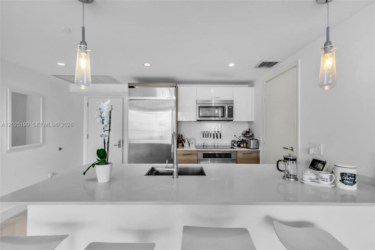 1300 Brickell Bay Dr , Unit 3408, Miami, FL 33131 Photo