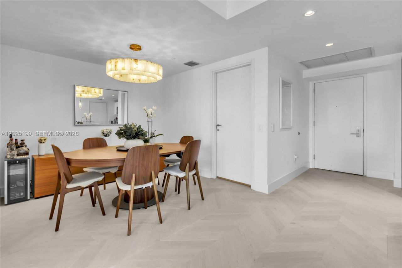 1300 Brickell Bay Dr , Unit 3408, Miami, FL 33131 Photo