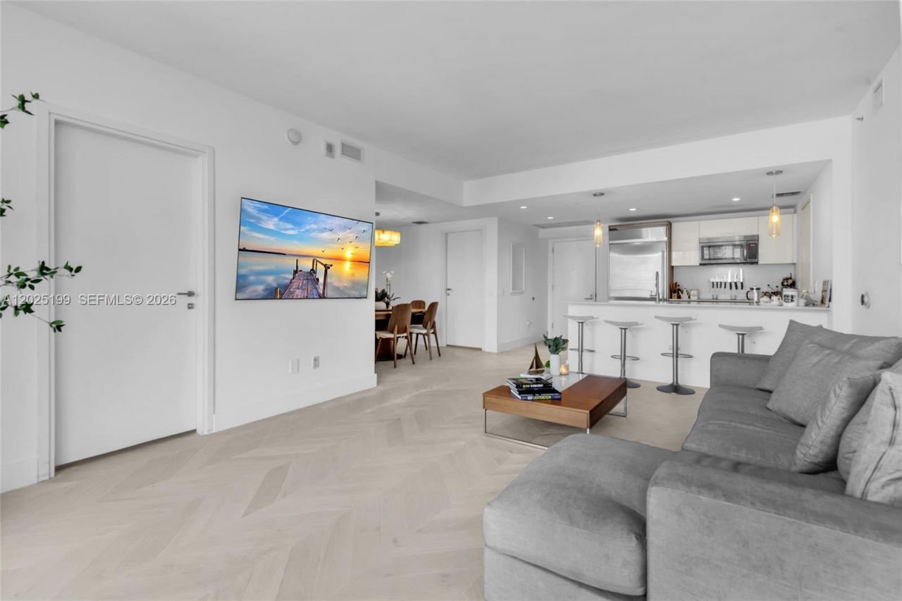 1300 Brickell Bay Dr , Unit 3408, Miami, FL 33131 Photo