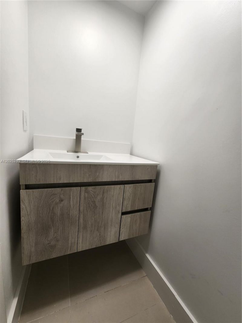 7785 W 30th Ct , Unit F-203, Hialeah, FL 33018 Photo