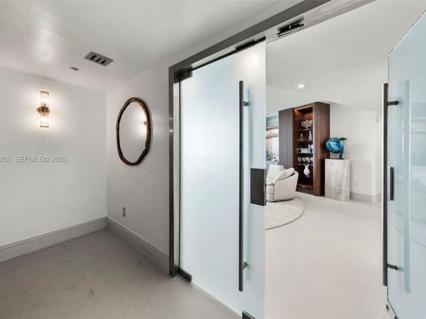 1000 S Pointe Dr , Unit 2803, Miami Beach, FL 33139