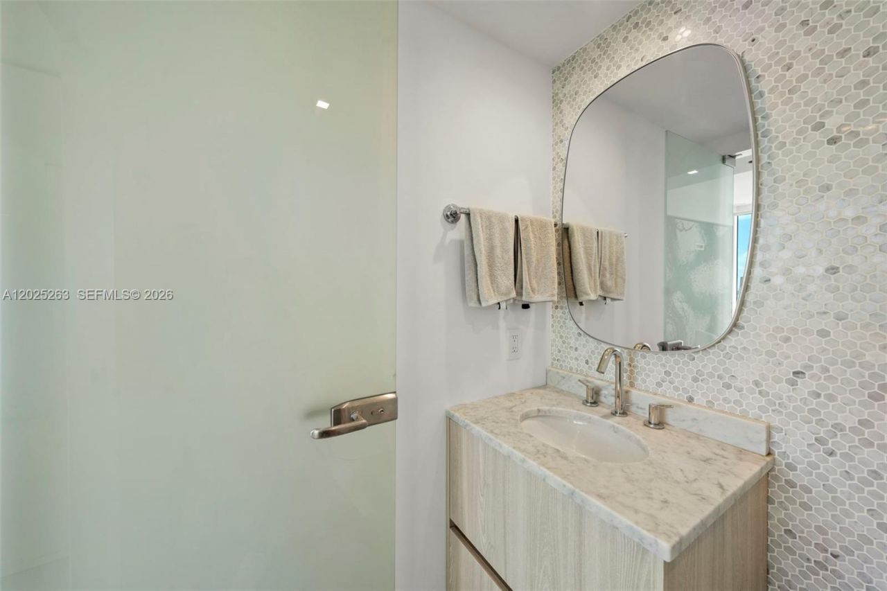 1000 S Pointe Dr , Unit 2803, Miami Beach, FL 33139 Photo