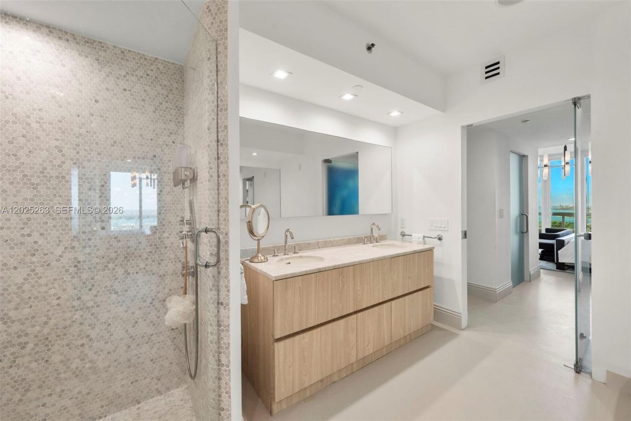 1000 S Pointe Dr , Unit 2803, Miami Beach, FL 33139 Photo