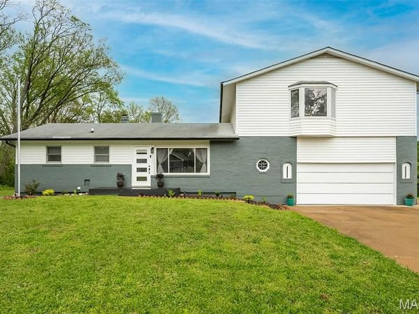 270 E Skyline Drive , Ballwin, MO 63011