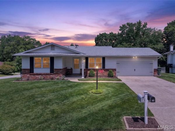30 N Hillview Drive, St Peters, MO 63376