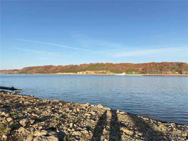 800 Pillsbury Road , Winfield, MO 63389